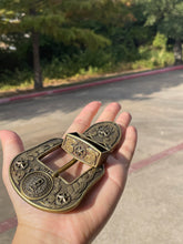 Cargar imagen en el visor de la galería, Buckle- 3p7 Bronze Brass or Chrome Silver Fits 1.5''-Prayer
